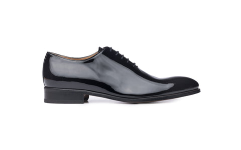 Black Oxford Lace-Up shoes in Patent Leather Whole Cut/One Piece Medal